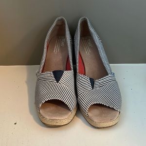 Striped Tom’s wedges size 8